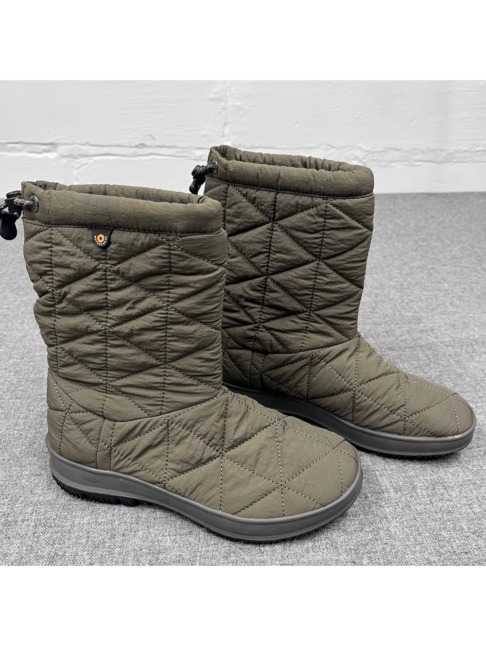 Bogs Snowday Mid Boot, Dark Green Quilted Women’s Size 6